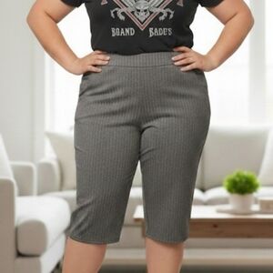 NWT Women's Sz Lg Gray Pinstripe Knee-Length Capri Pant Academia Grunge Preppy